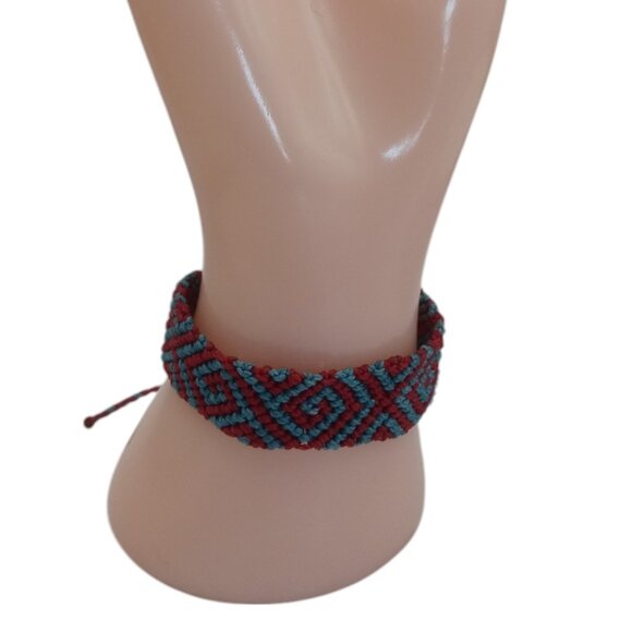 Unisex Bracelet Woven Macramé Thread Labyrinth Design - Picture 6 of 8